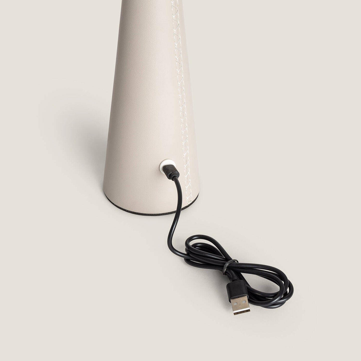 Lámpara de Mesa LED Portátil Cuero y Metal con Batería USB Recargable Tyu Tule
