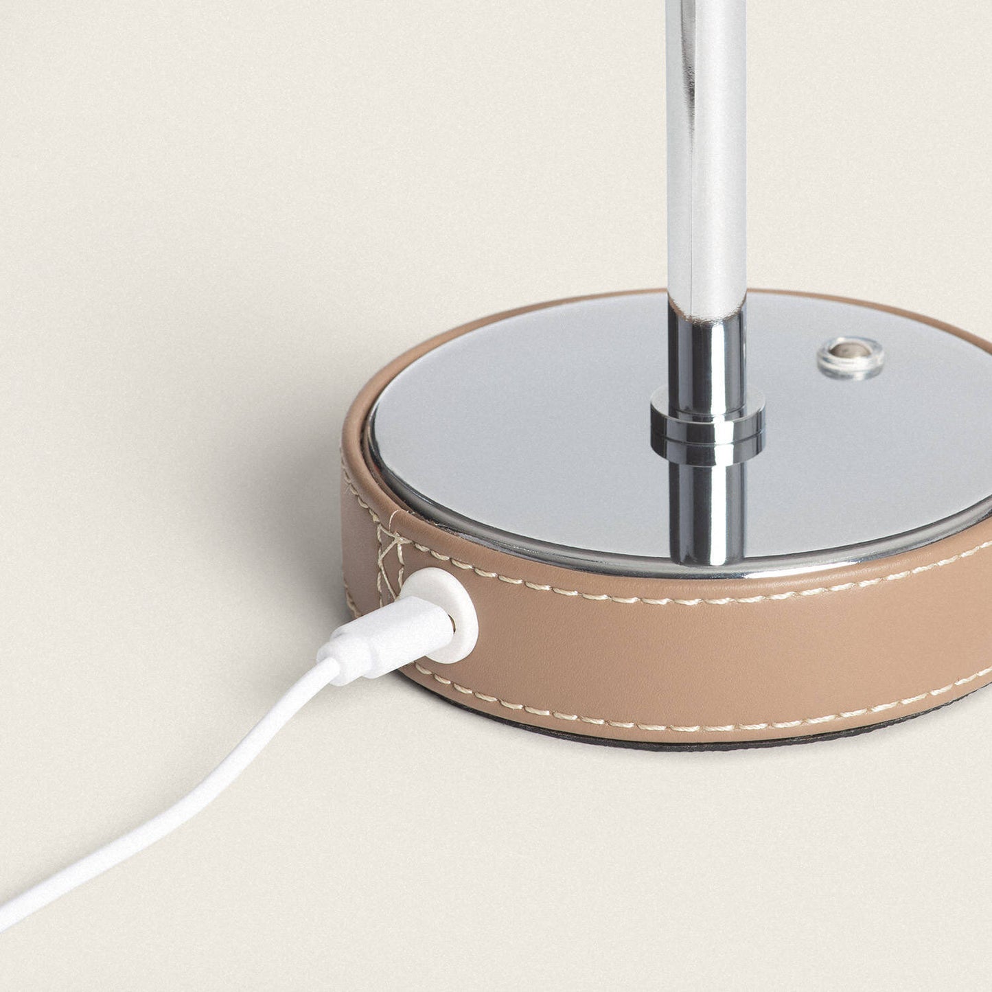 Lámpara de Mesa LED Portátil Cuero y Metal con Batería USB Recargable Tyu Limer