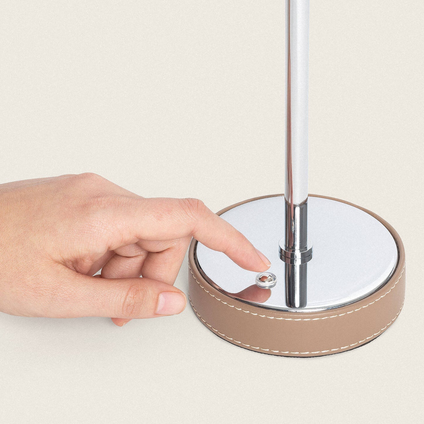 Lámpara de Mesa LED Portátil Cuero y Metal con Batería USB Recargable Tyu Limer