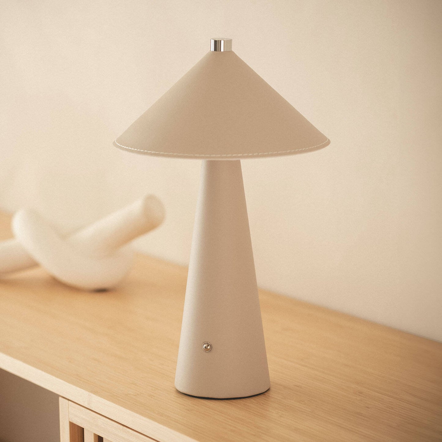 Lámpara de Mesa LED Portátil Cuero y Metal con Batería USB Recargable Tyu Nhalma