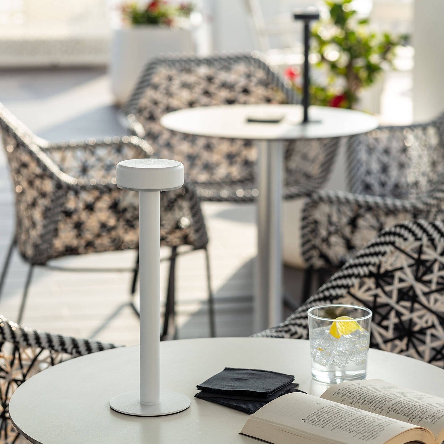 Lámpara de Mesa LED Portátil con Batería USB Recargable Metal Bunza