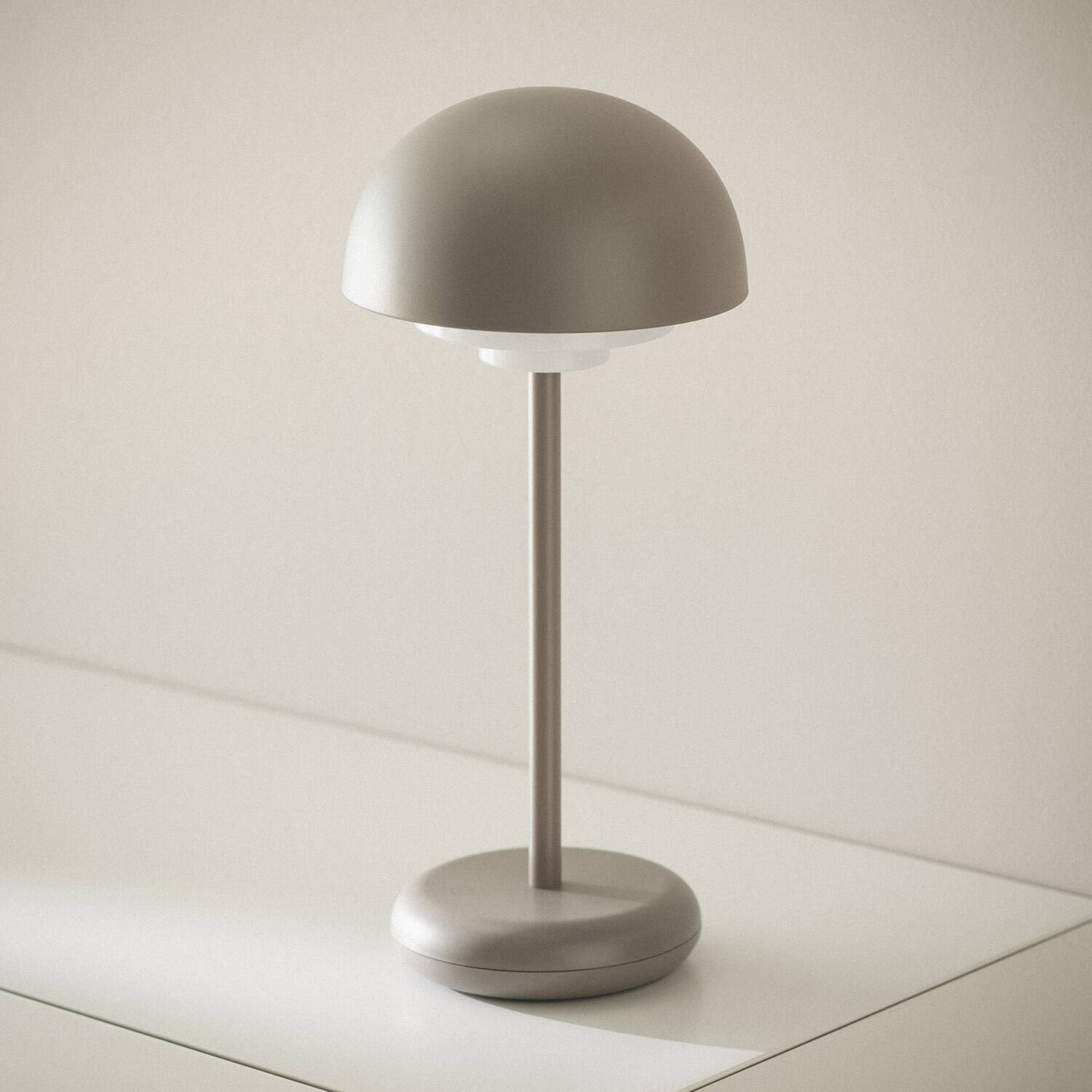 Lámpara de Mesa LED Portátil Exterior con Batería USB Recargable Metal Galdan