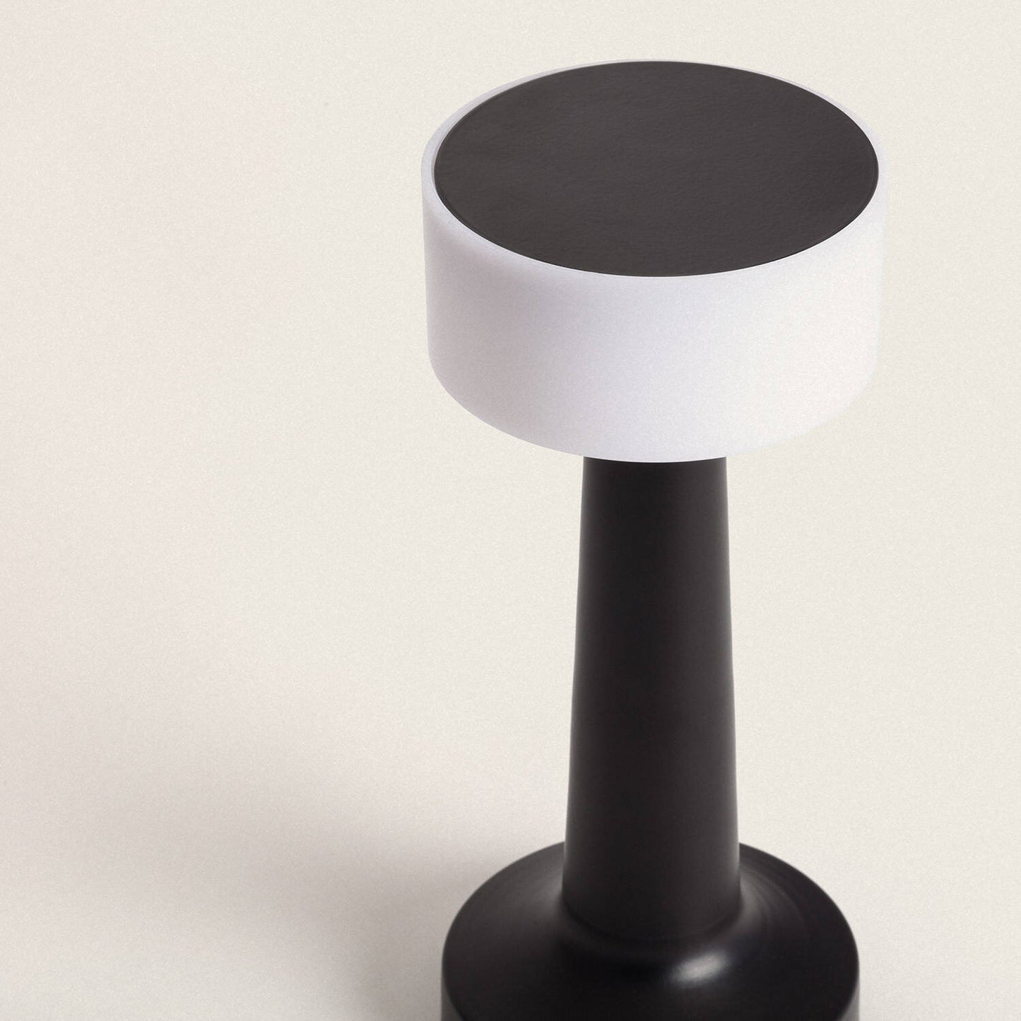 Lámpara de Mesa LED Portátil Metal con Batería USB Recargable Greta