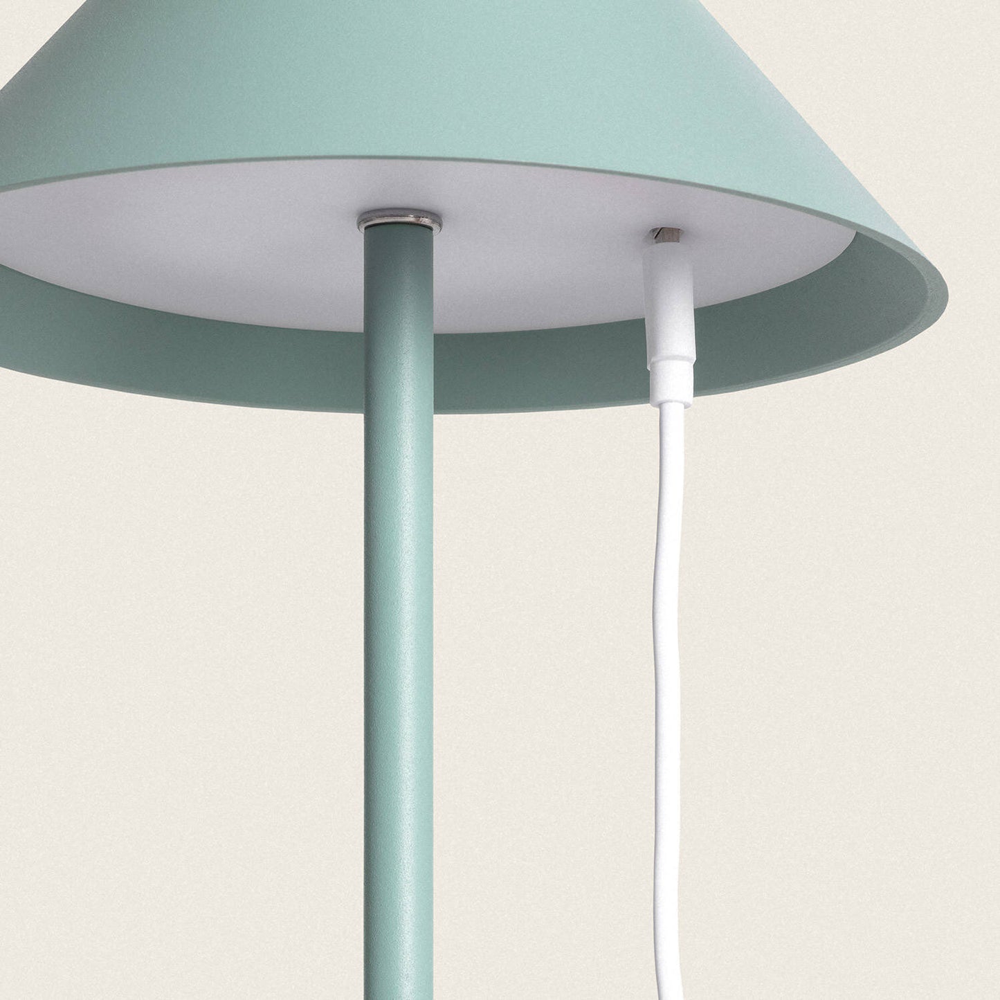 Lámpara de Mesa LED Portátil para Exterior Metal con Batería USB Recargable Kivuli