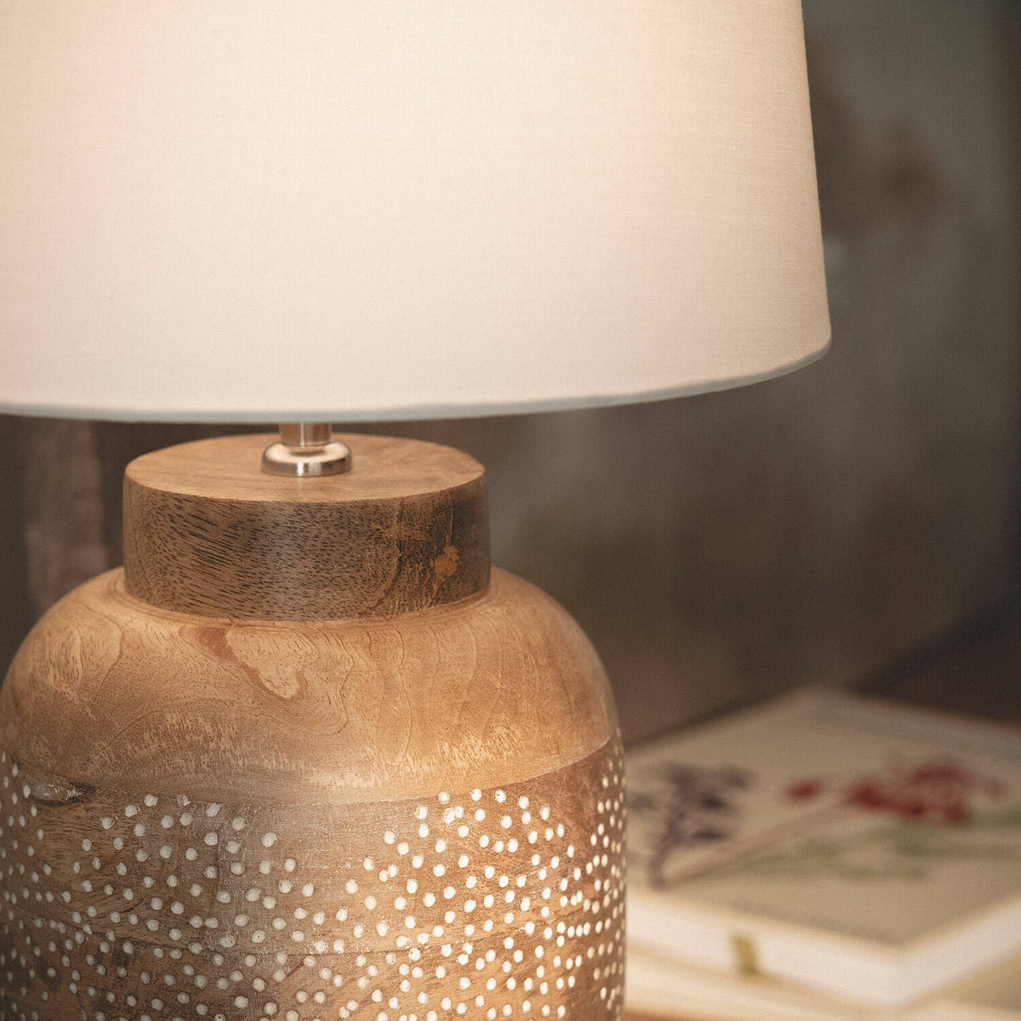 Lámpara de Mesa Madera Akash ILUZZIA