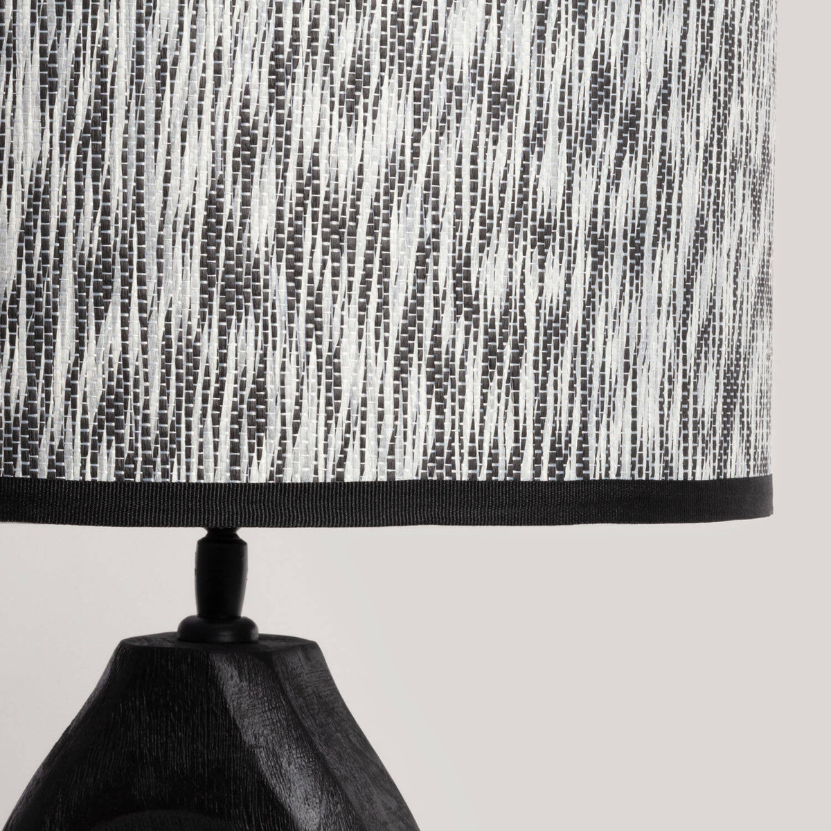 Lámpara de Mesa Madera Black Darshan ILUZZIA