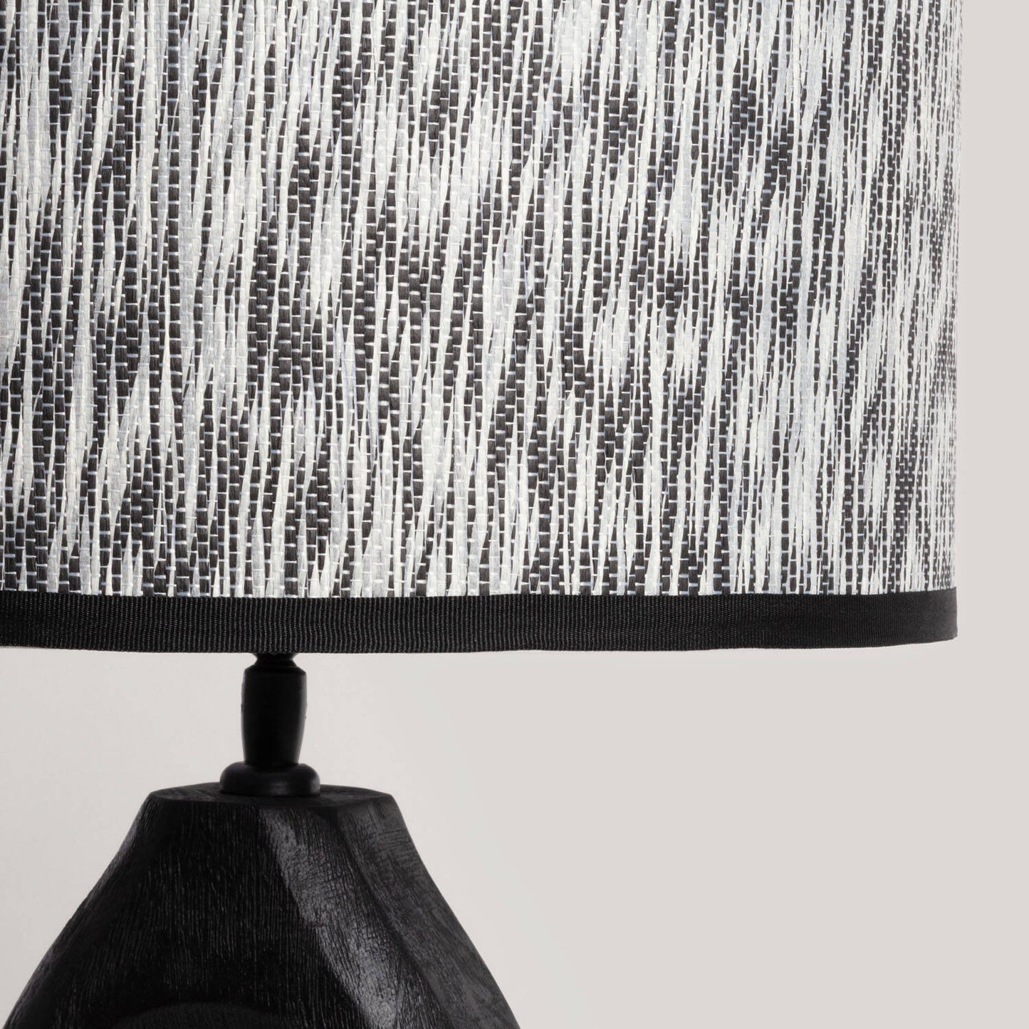 Lámpara de Mesa Madera Black Darshan ILUZZIA