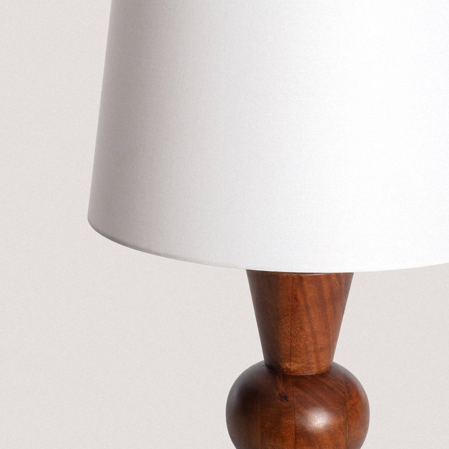 Lámpara de Mesa Madera Vinda ILUZZIA