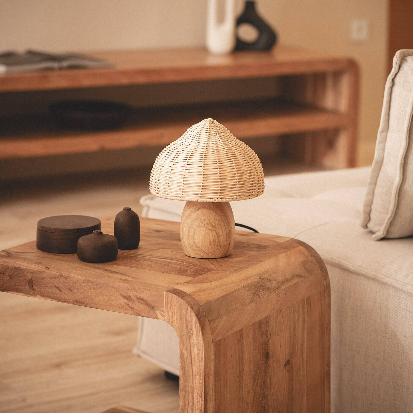 Lámpara de Mesa Madera y Ratán Karava