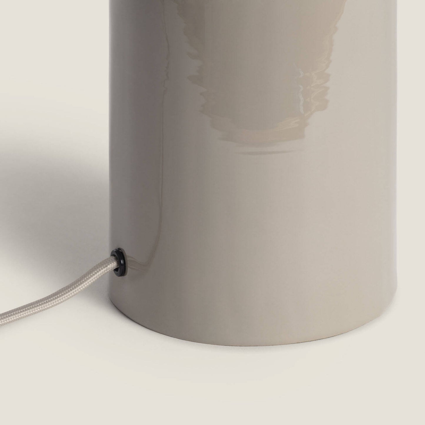 Lámpara de Mesa Metal Tulim Dhanuk