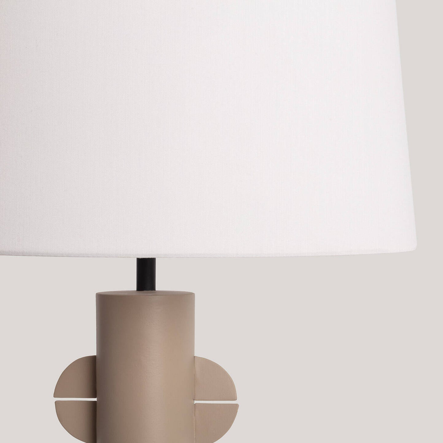 Lámpara de Mesa Metal Kondur ILUZZIA