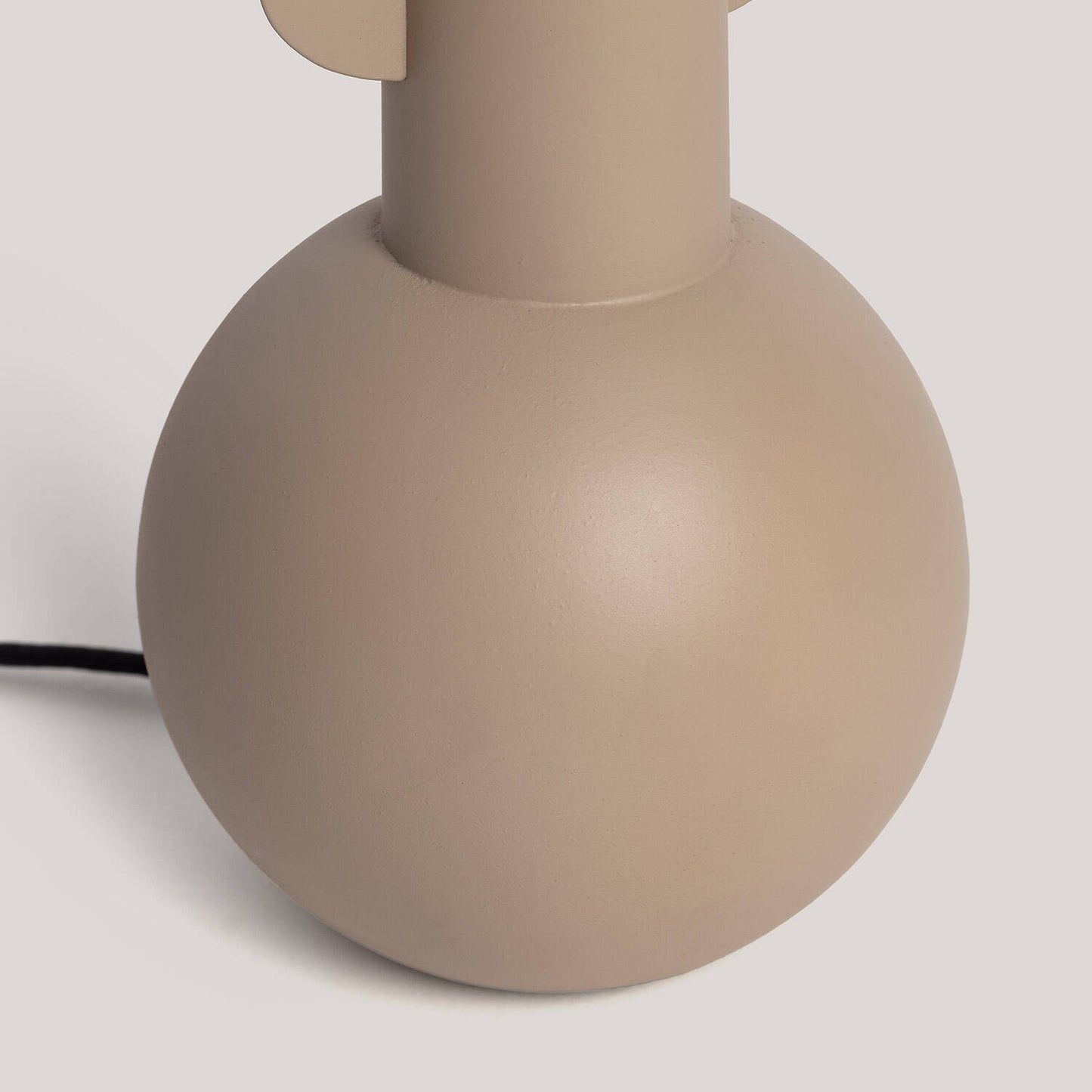 Lámpara de Mesa Metal Kondur ILUZZIA