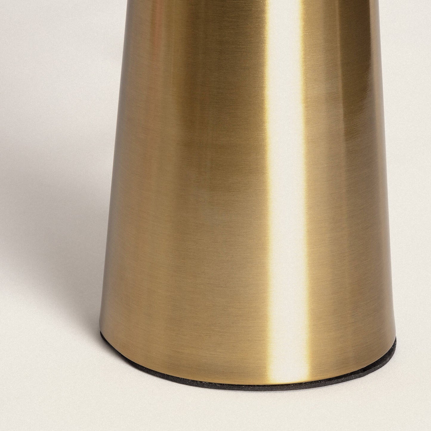 Lámpara de Mesa Metal Kupla