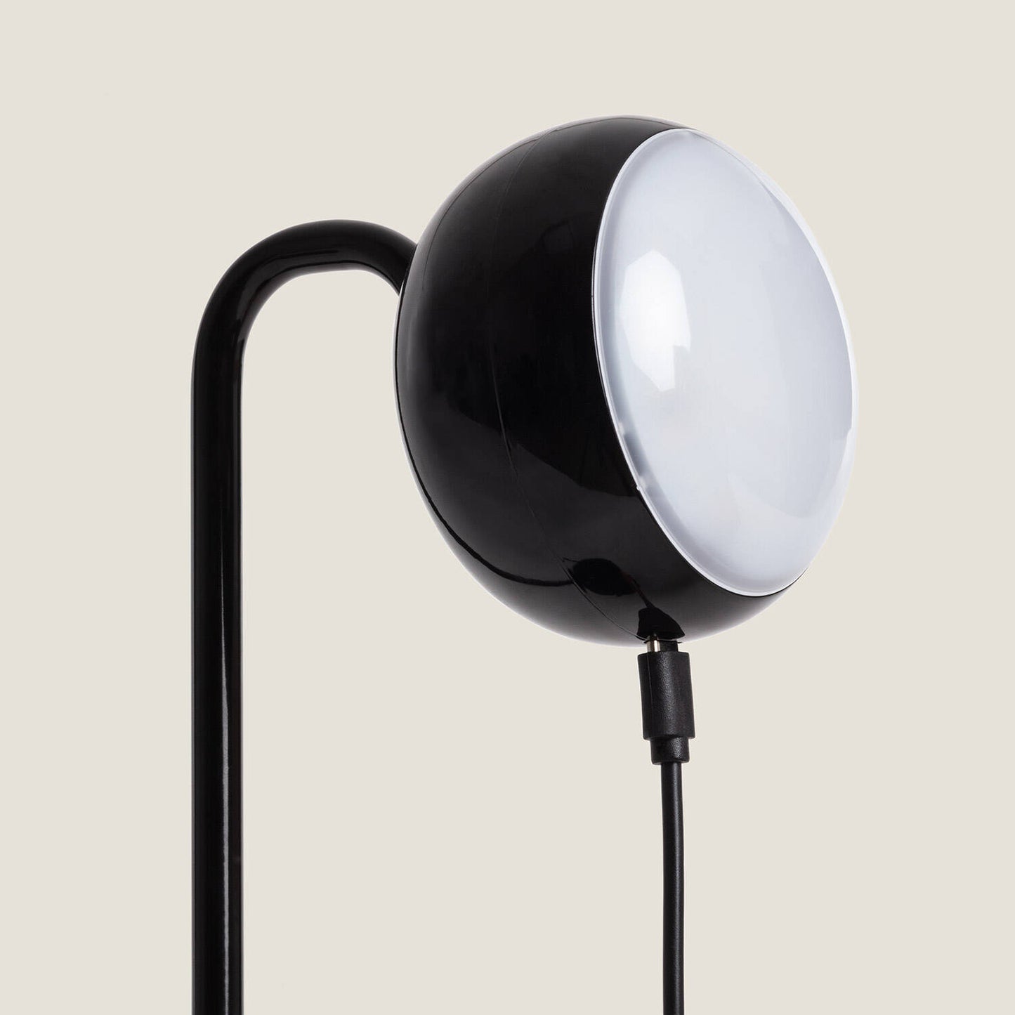 Lámpara de Mesa Metal LED 3W con Batería Recargable USB Tunja