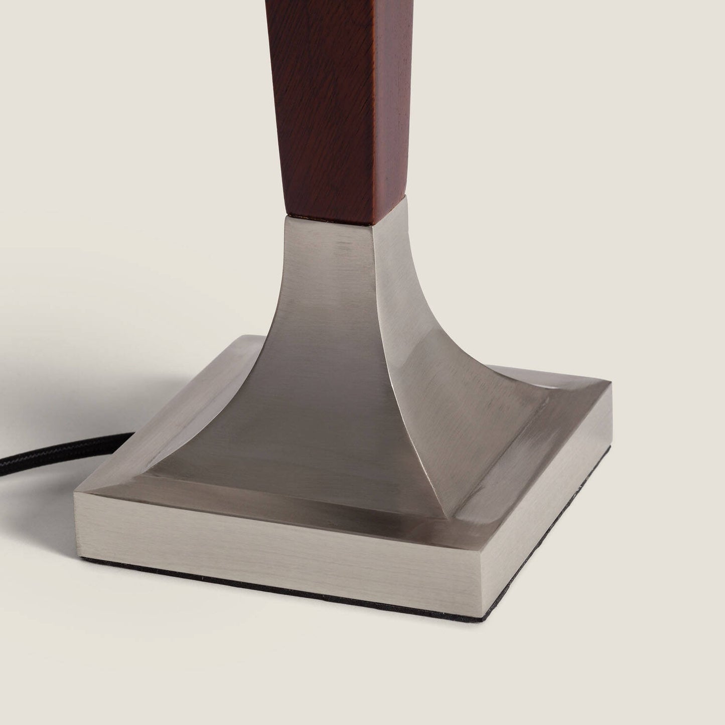 Lámpara de Mesa Madera y Metal Lizza Piramis