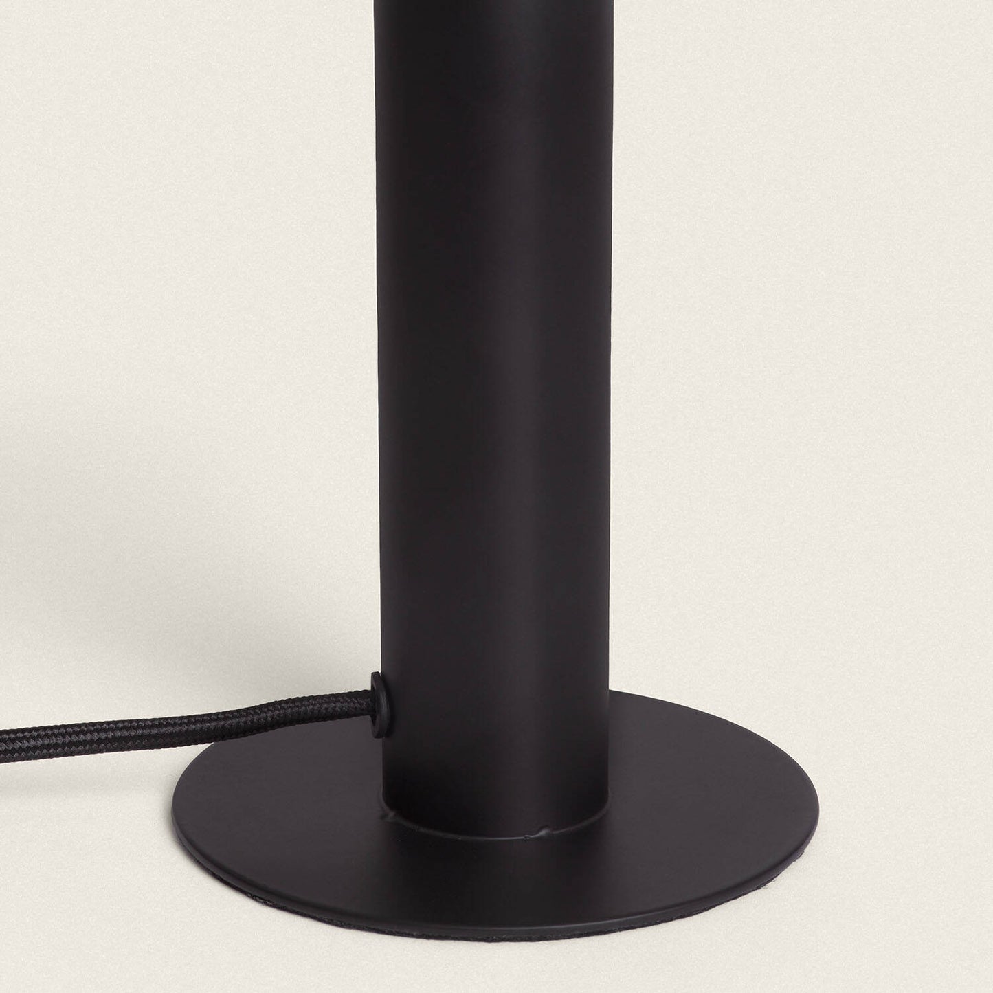 Lámpara de Mesa Metal Rovia