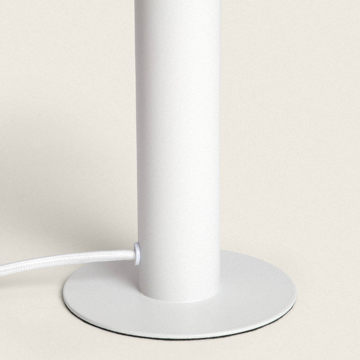 Lámpara de Mesa Metal Rovia