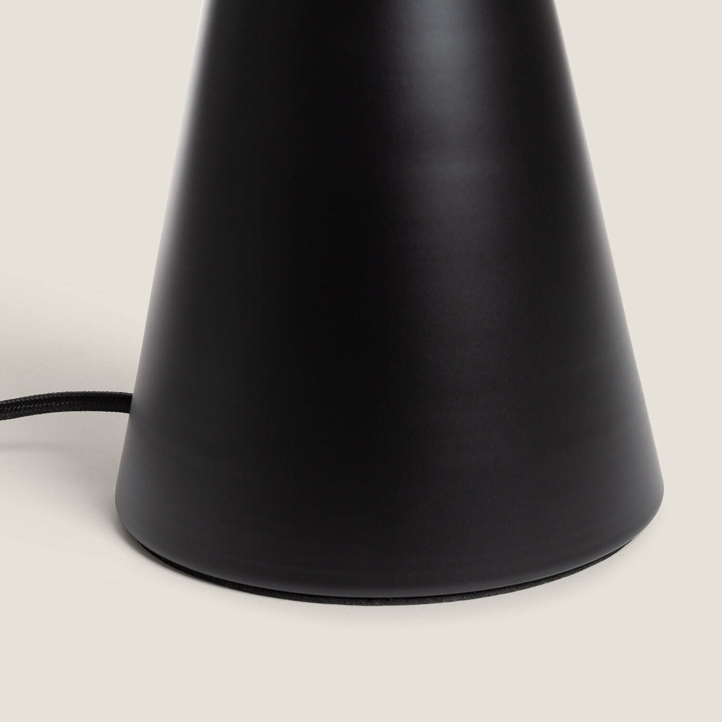 Lámpara de Mesa Metal Shimo