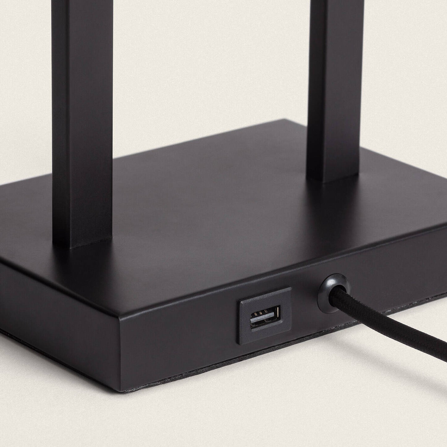 Lámpara de Mesa Metal y Tela Armida