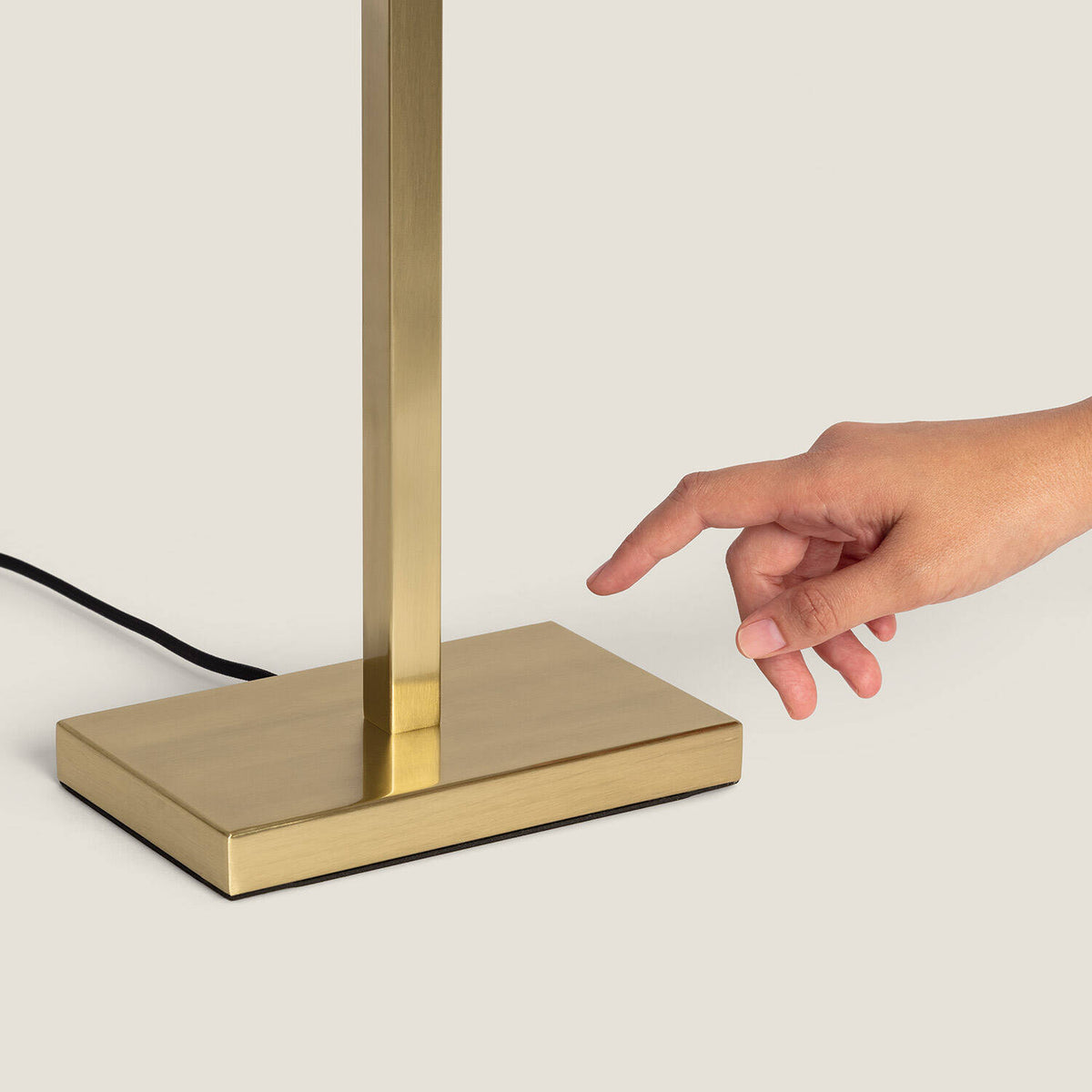 Lámpara de Mesa Metal y Tela con Puerto USB e Interruptor Táctil Katie
