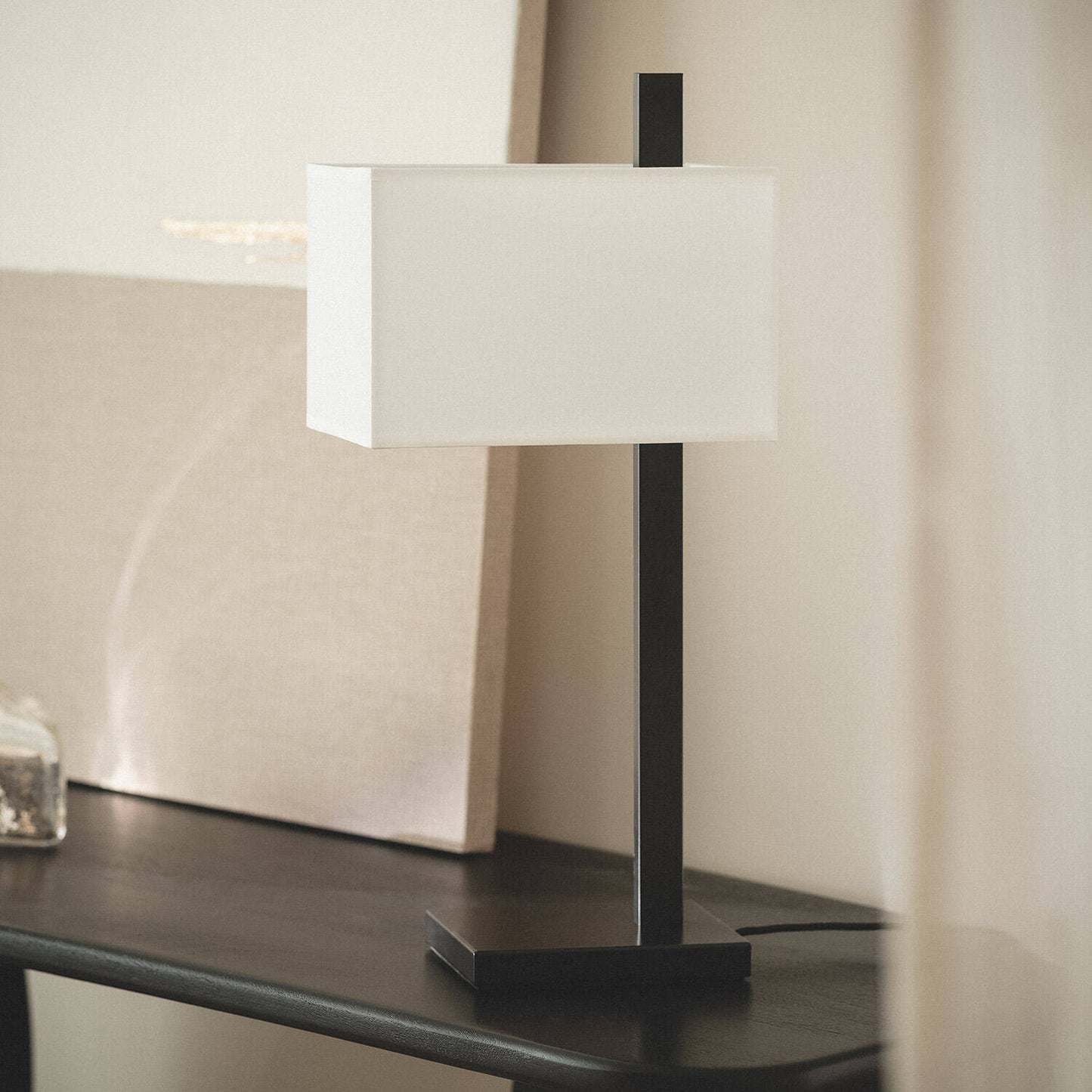 Lámpara de Mesa Metal y Tela con Puerto USB e Interruptor Táctil Malena
