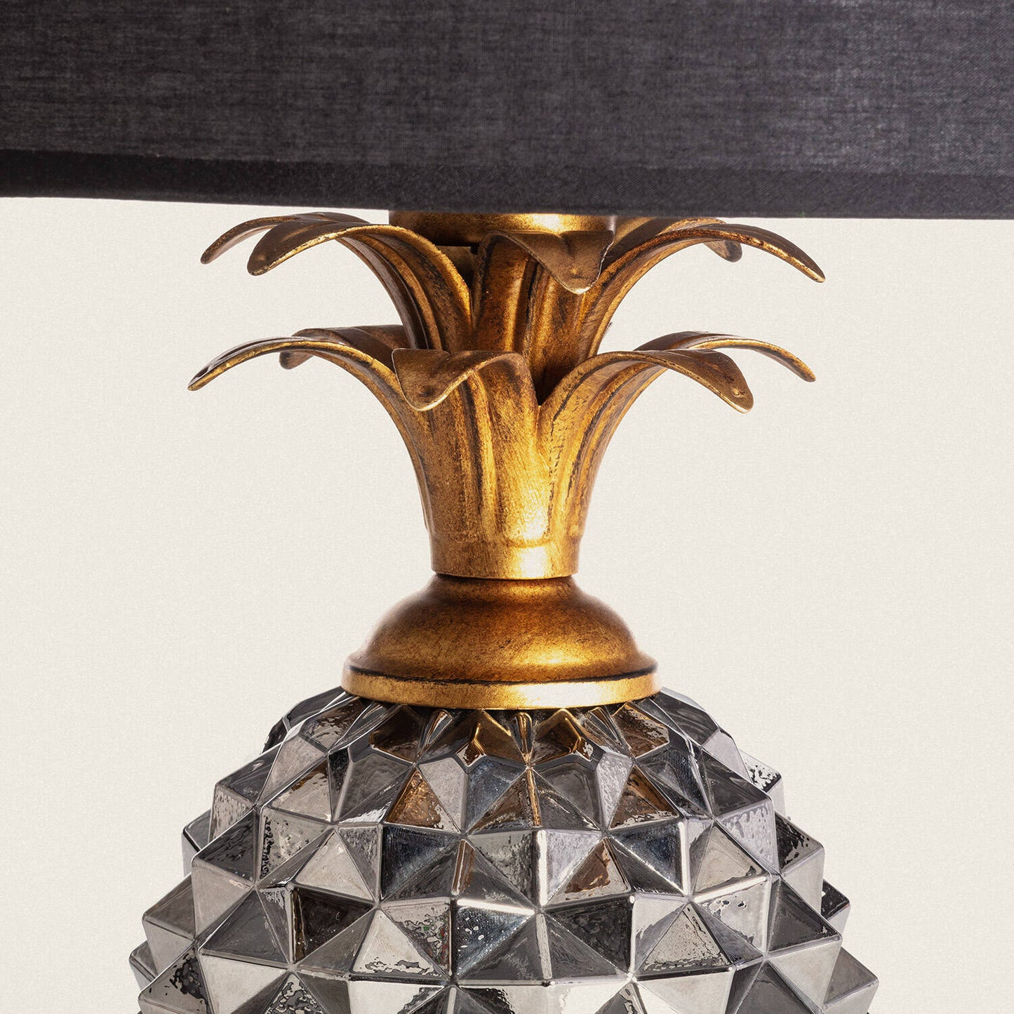 Lámpara de Mesa Metal y Tela Samoa