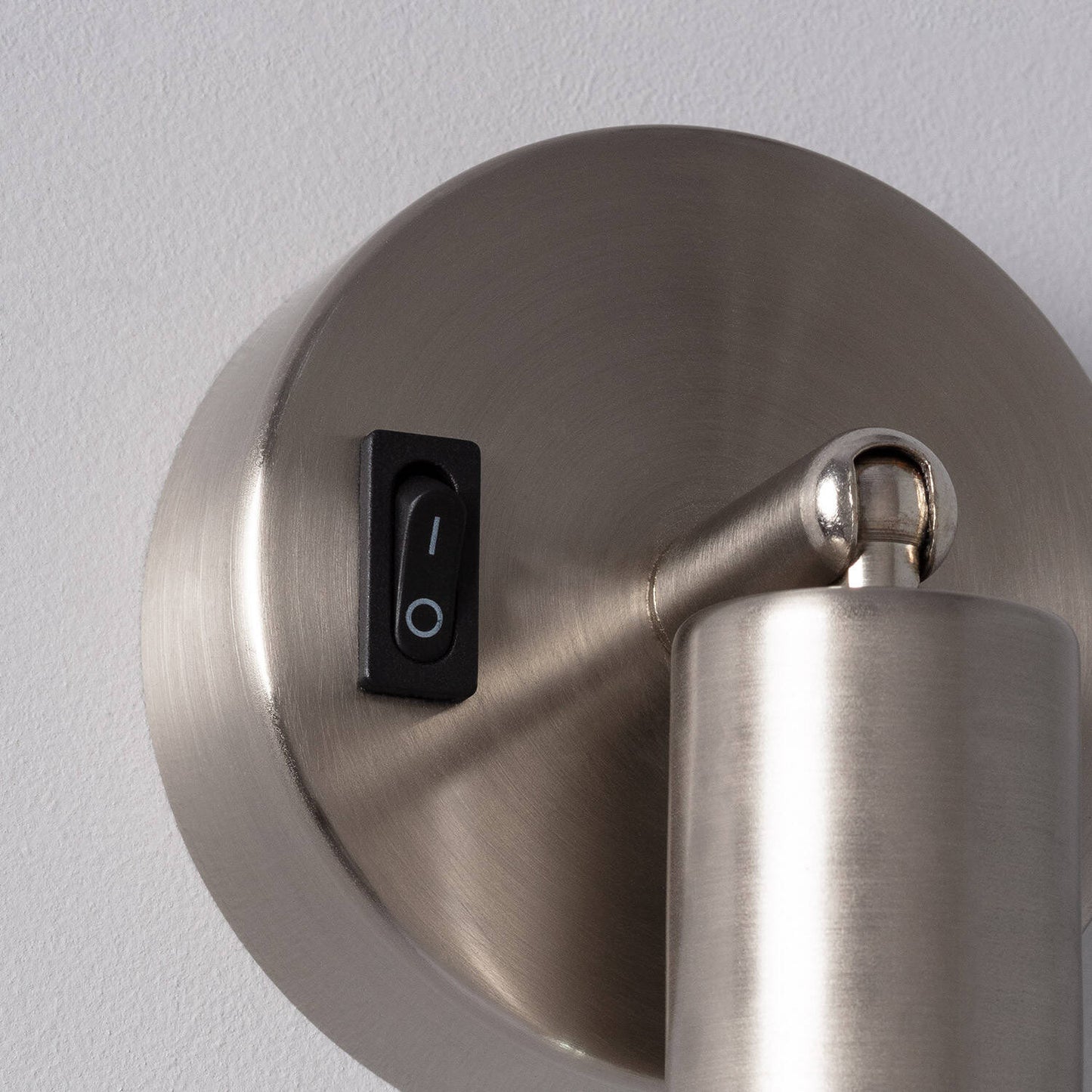 Lámpara de Pared Aluminio Orientable con Interruptor 1 Foco Oasis Plata