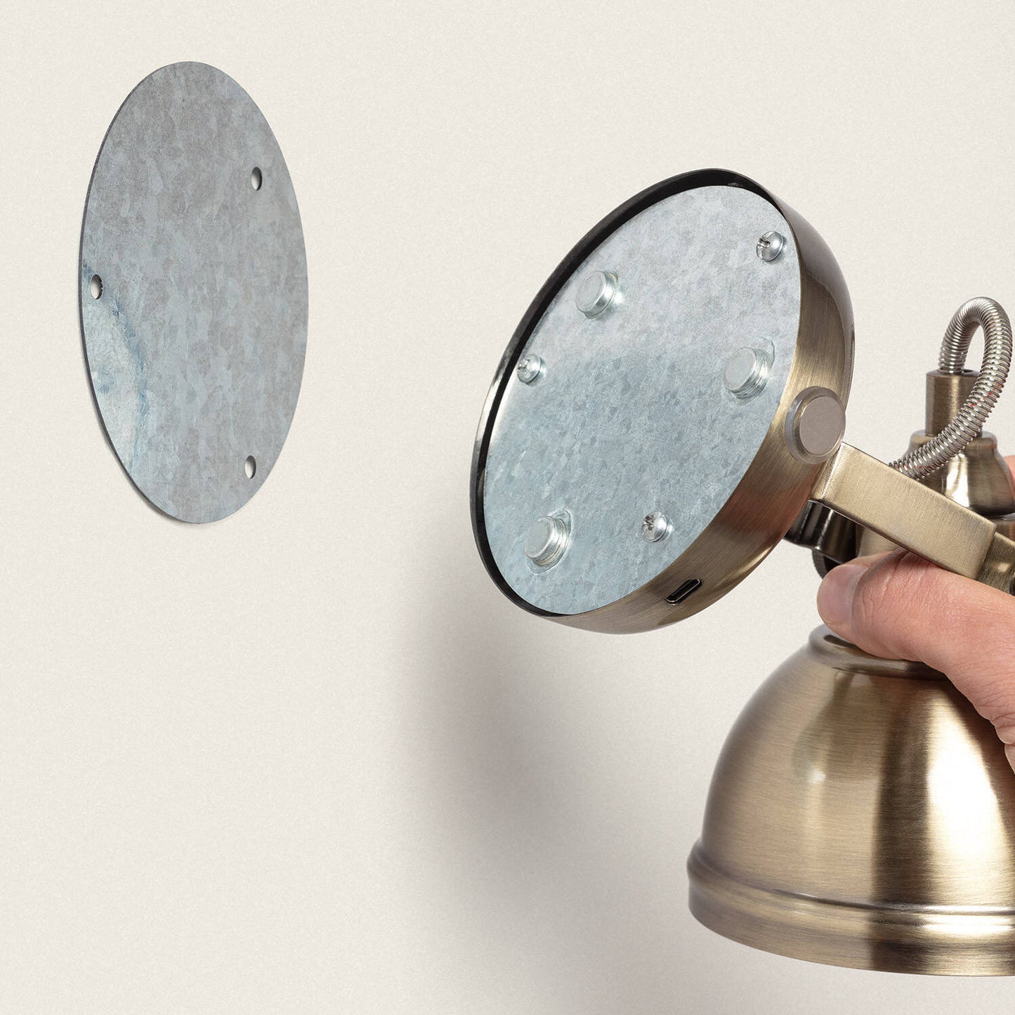Lámpara de Pared de Latón con Batería USB Recargable