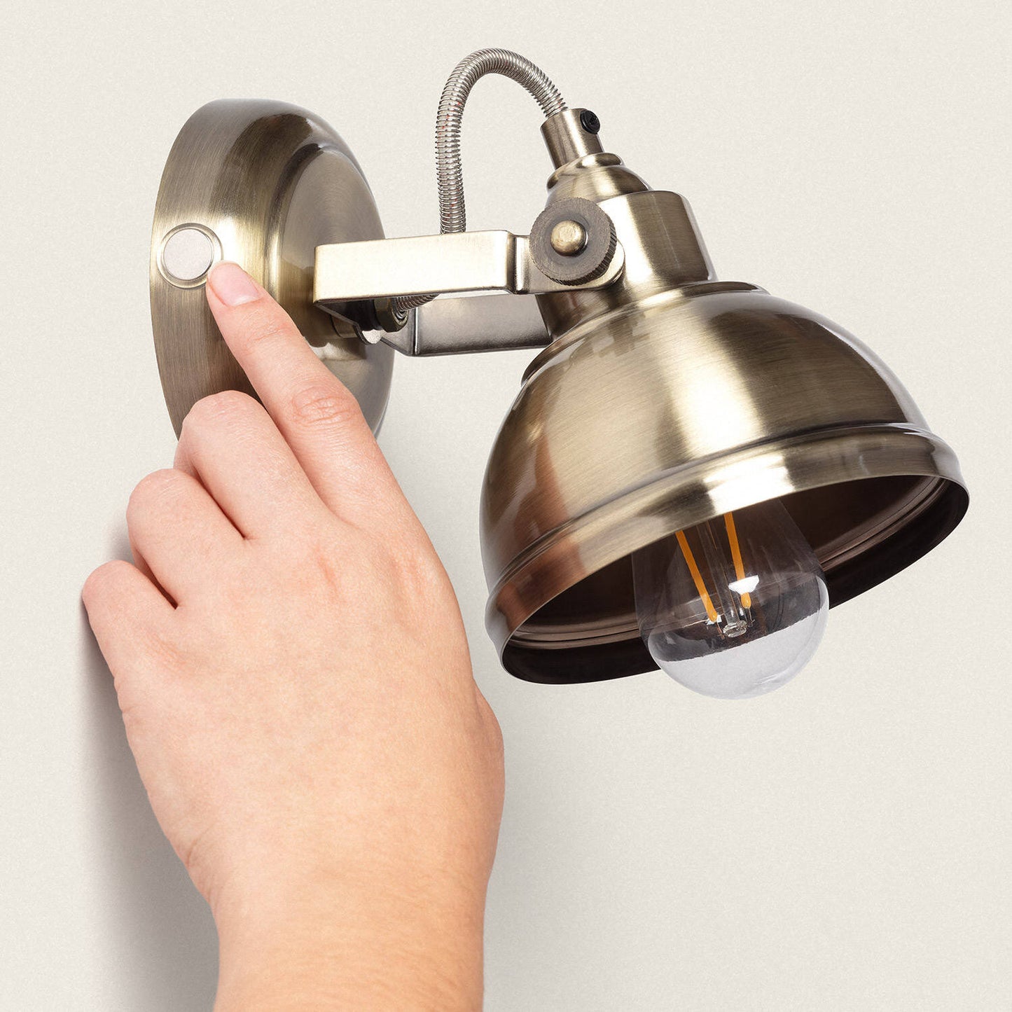 Lámpara de Pared de Latón con Batería USB Recargable
