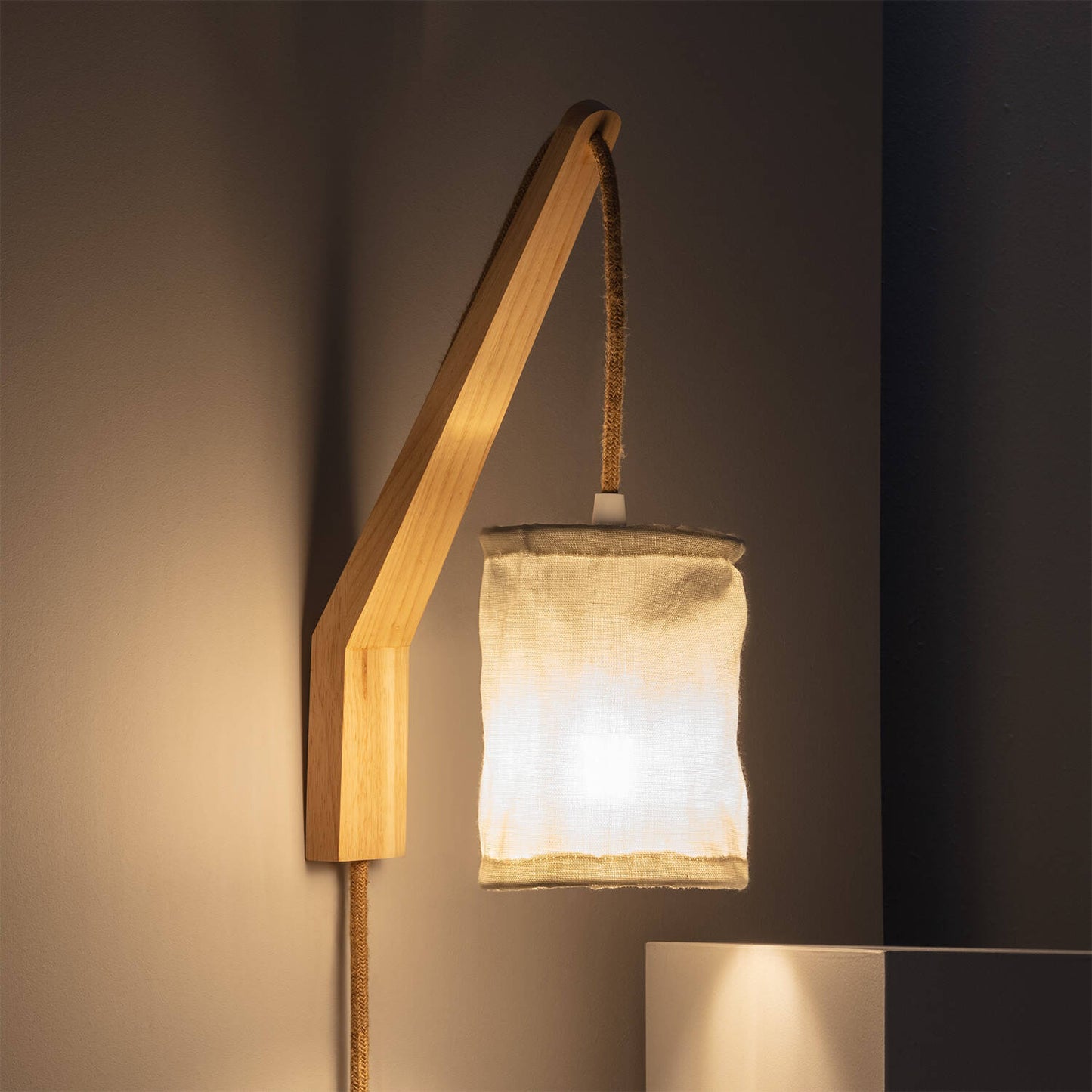 Lámpara de Pared de Madera y Tela Kanzu