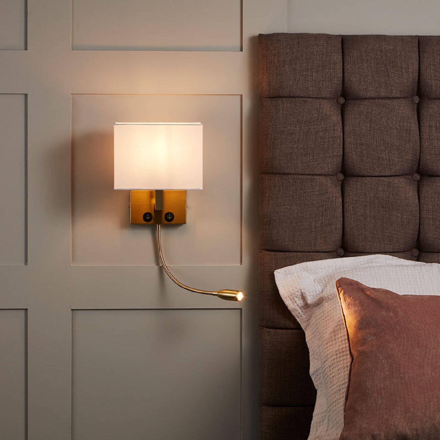 Lámpara de Pared de Metal con Flexo LED de Lectura Waldorf