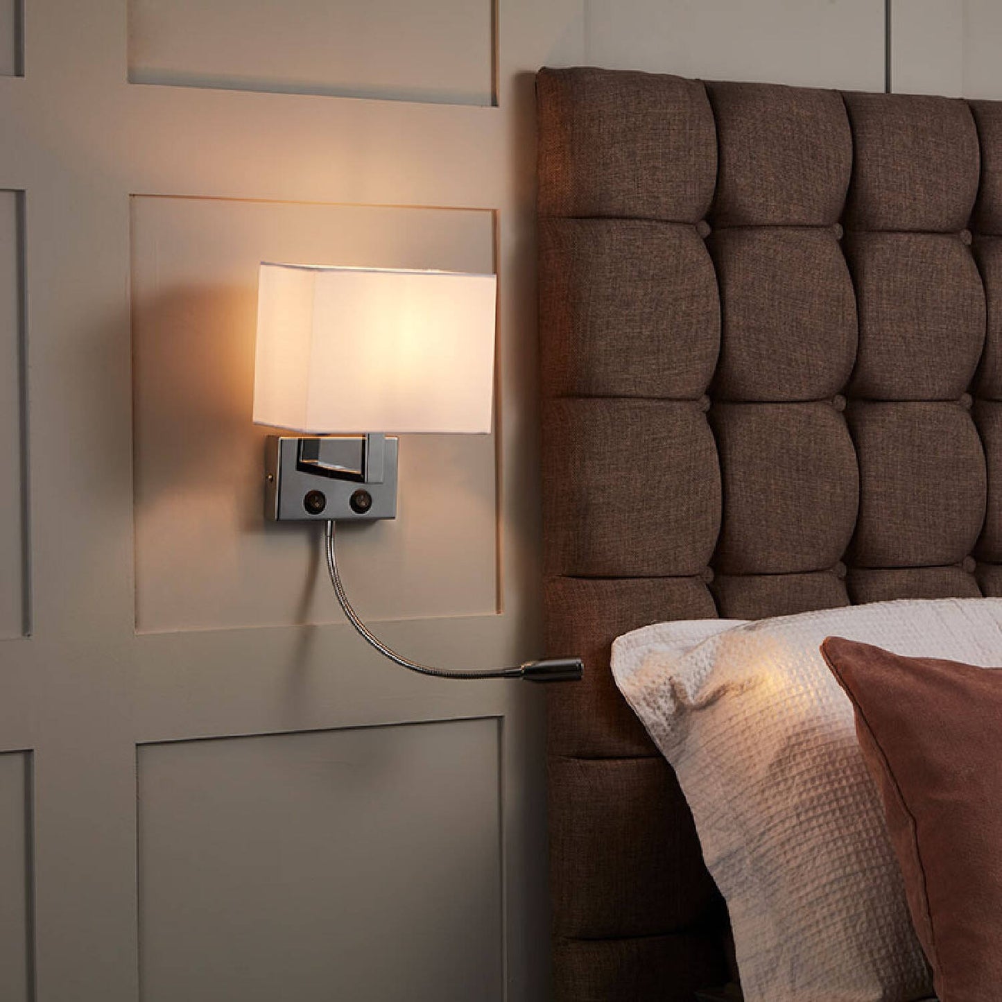 Lámpara de Pared de Metal con Flexo LED de Lectura Waldorf