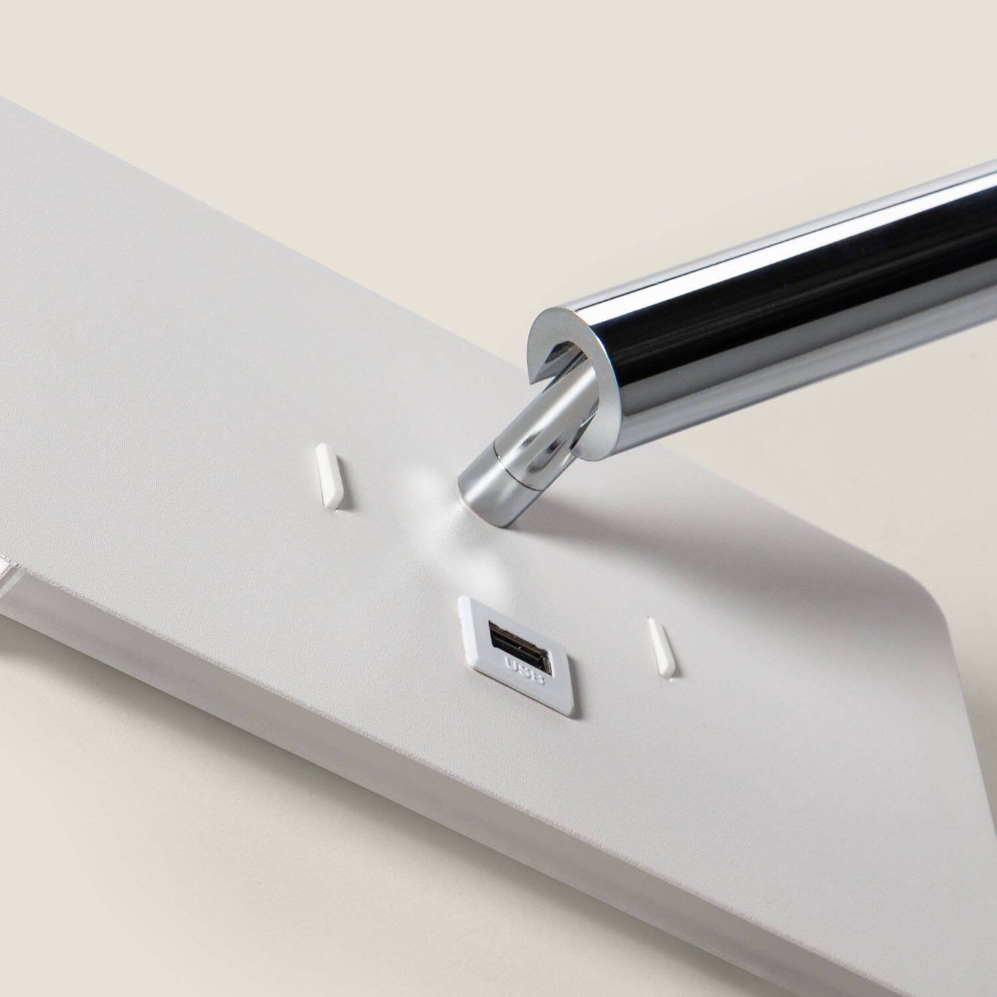 Lámpara de Pared con Luz de Lectura LED 8W Metal y Puerto USB Rossey