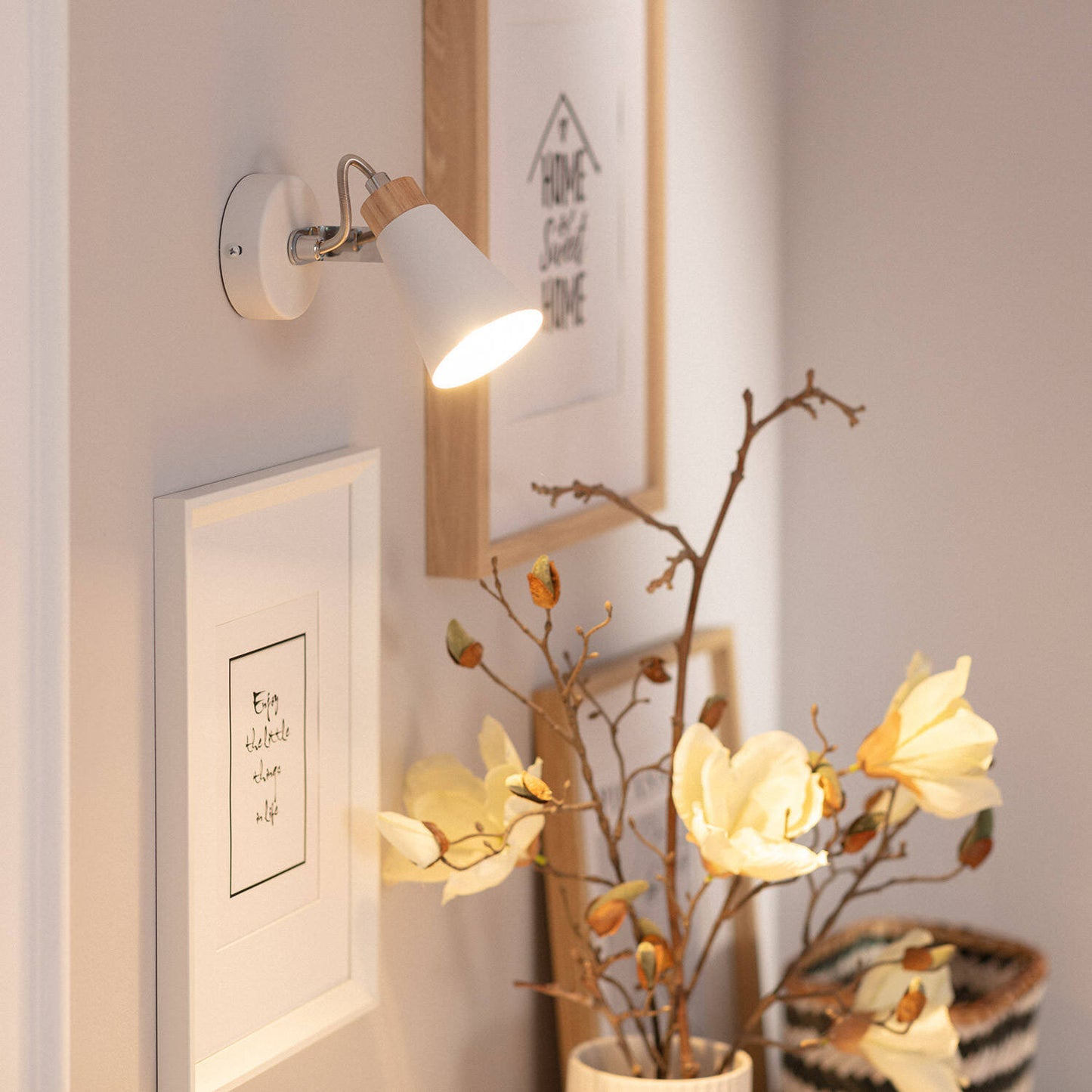Lámpara de Pared Orientable Metal y Madera 1 Foco Mara