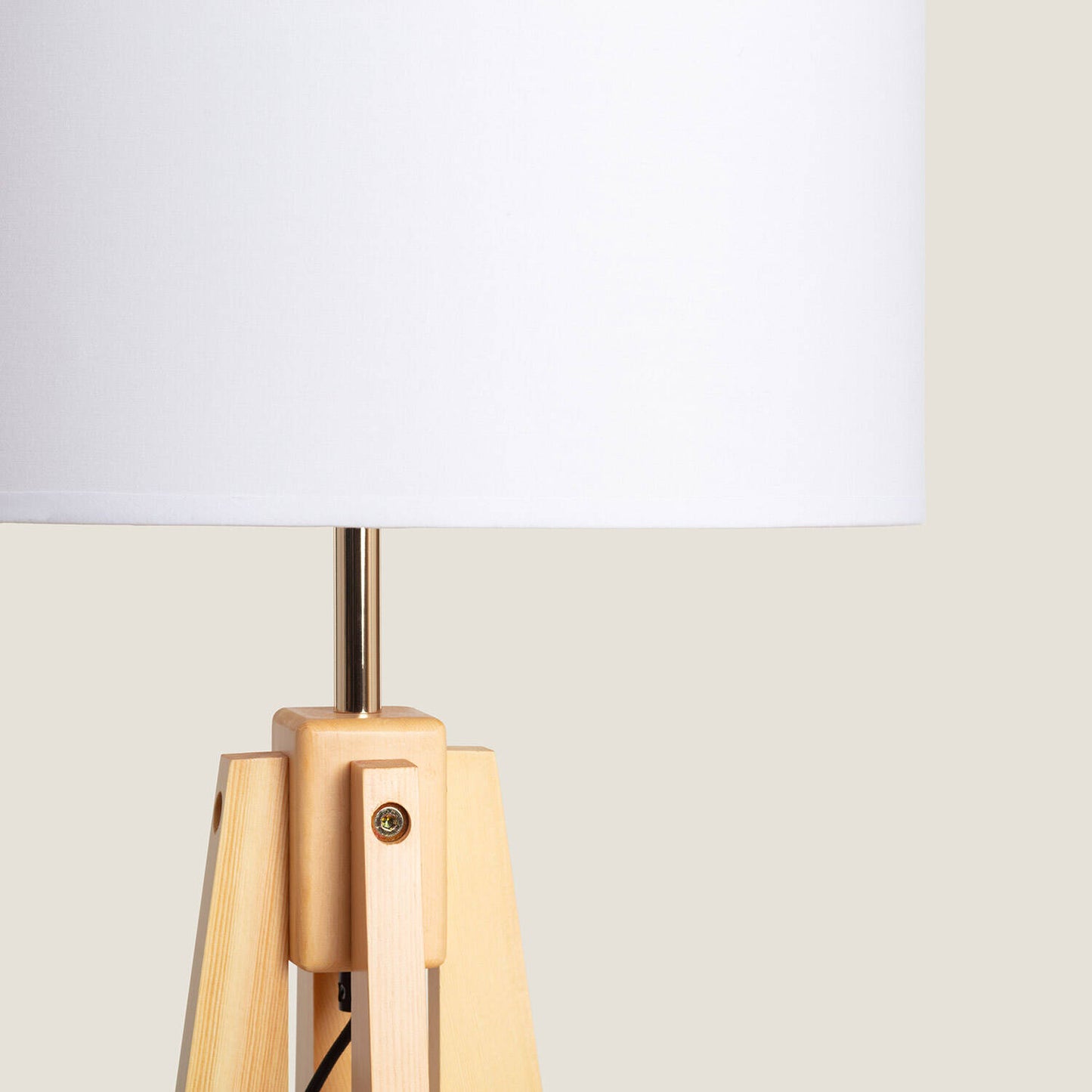 Lámpara de Pie de Madera Korsade