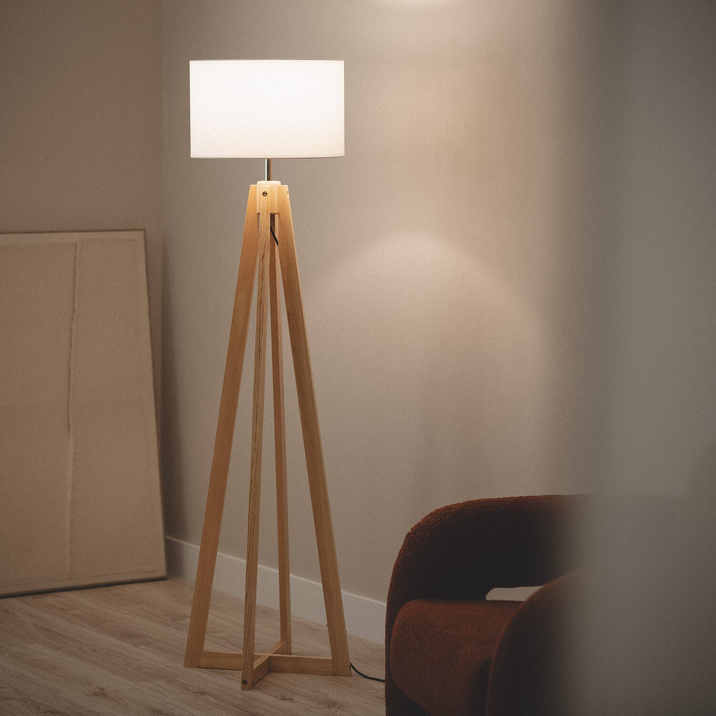 Lámpara de Pie de Madera Korsade