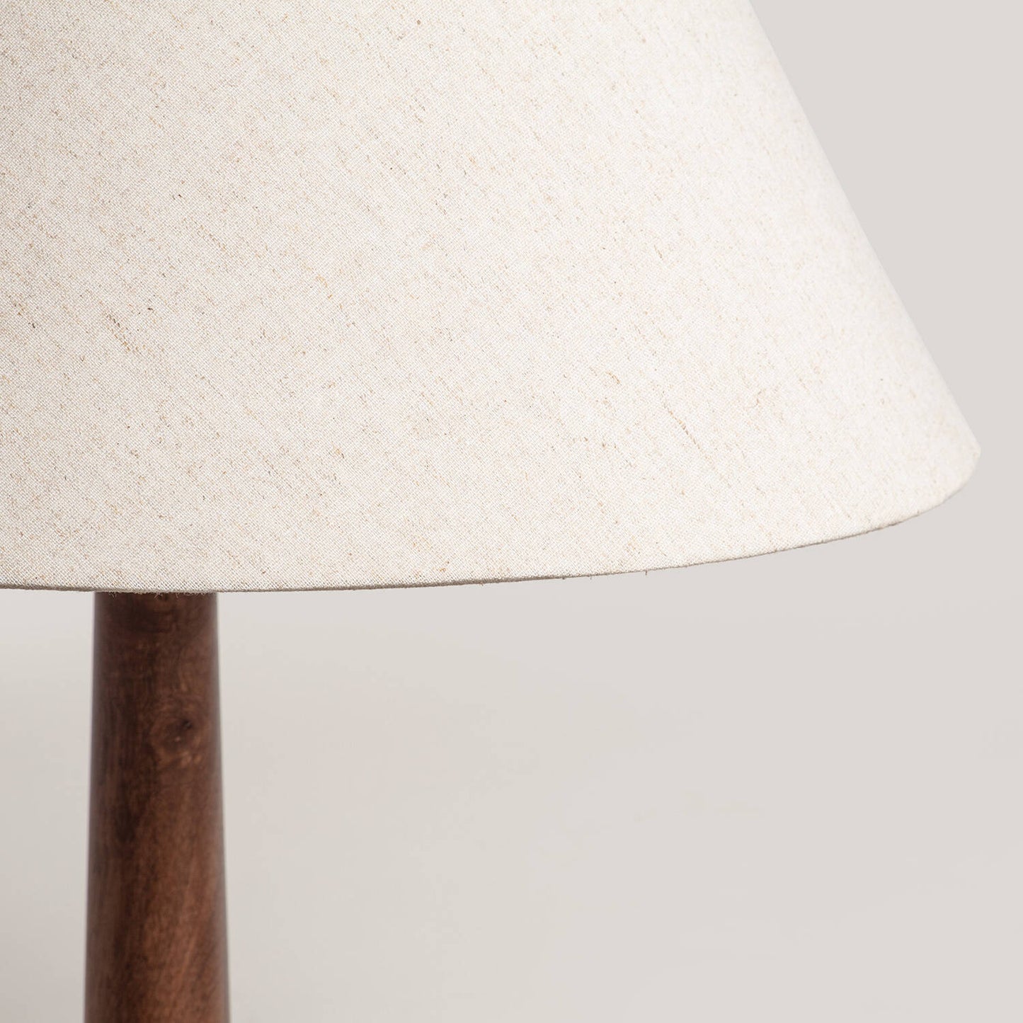 Lámpara de Pie Madera Kehna ILUZZIA