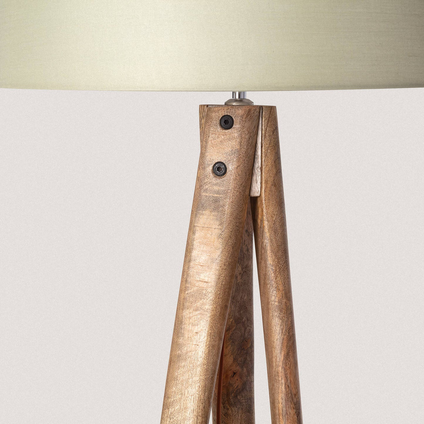 Lámpara de Pie Madera Kumar ILUZZIA