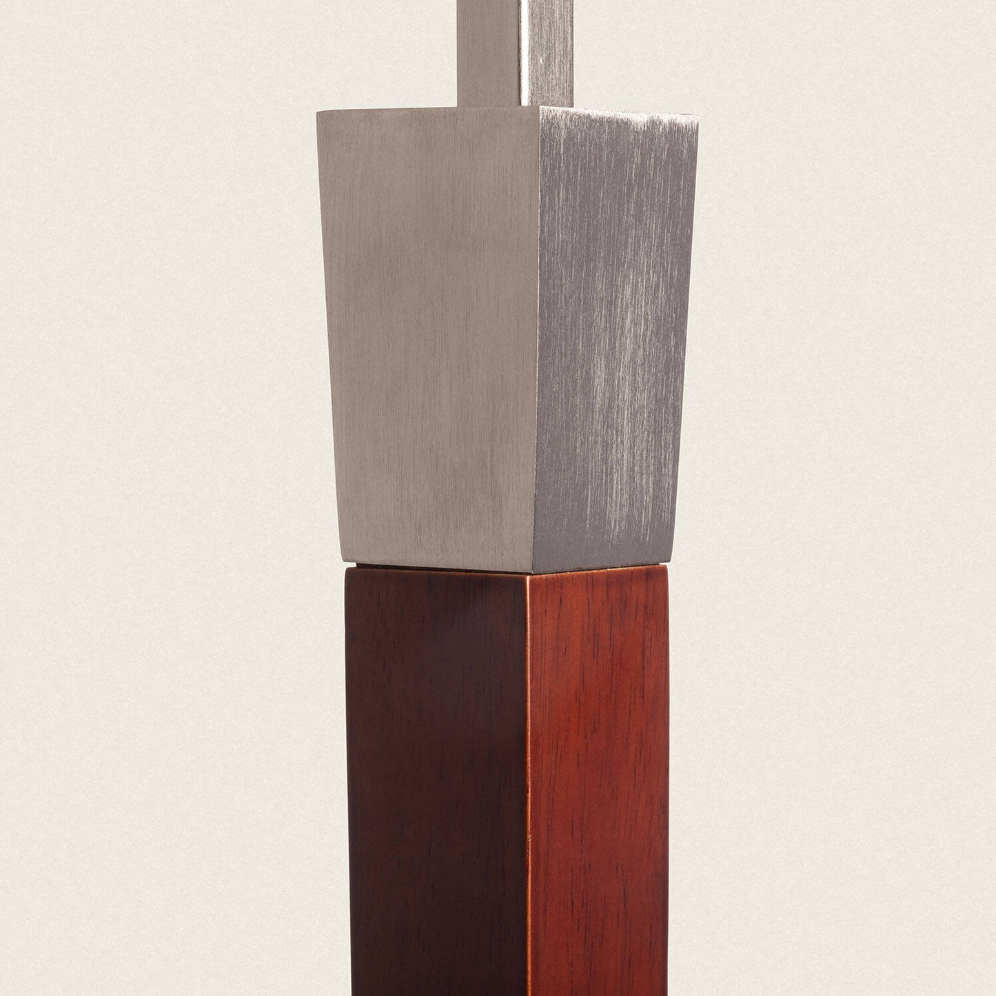 Lámpara de Pie Madera y Metal Lizza Piramis
