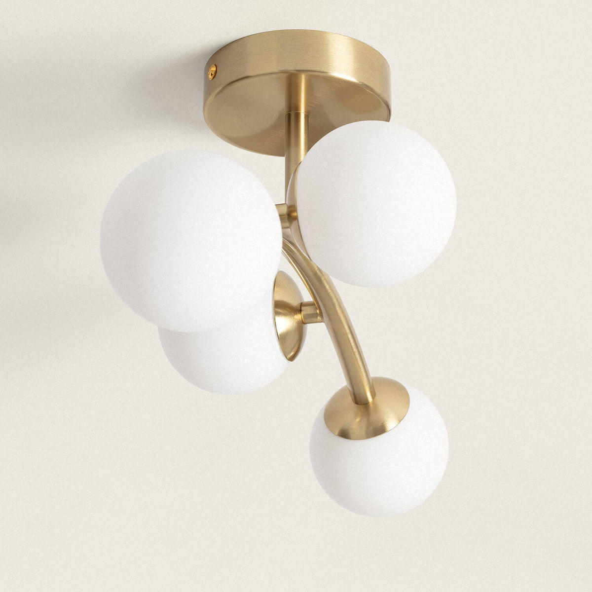 Lámpara de Techo Metal y Cristal Moonlight Brass Ovo 4 Focos